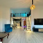 Perfect 2-Bd Apartment With Terrace