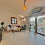Perfect 2-Bd Apartment With Terrace