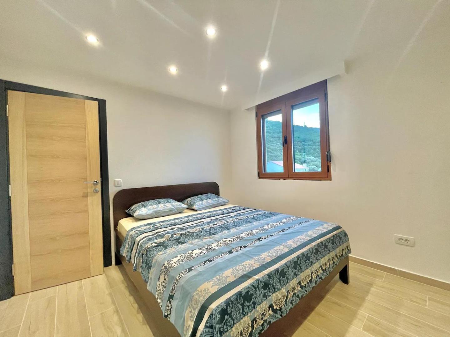 Perfect 2-bd With Terrace Apartment