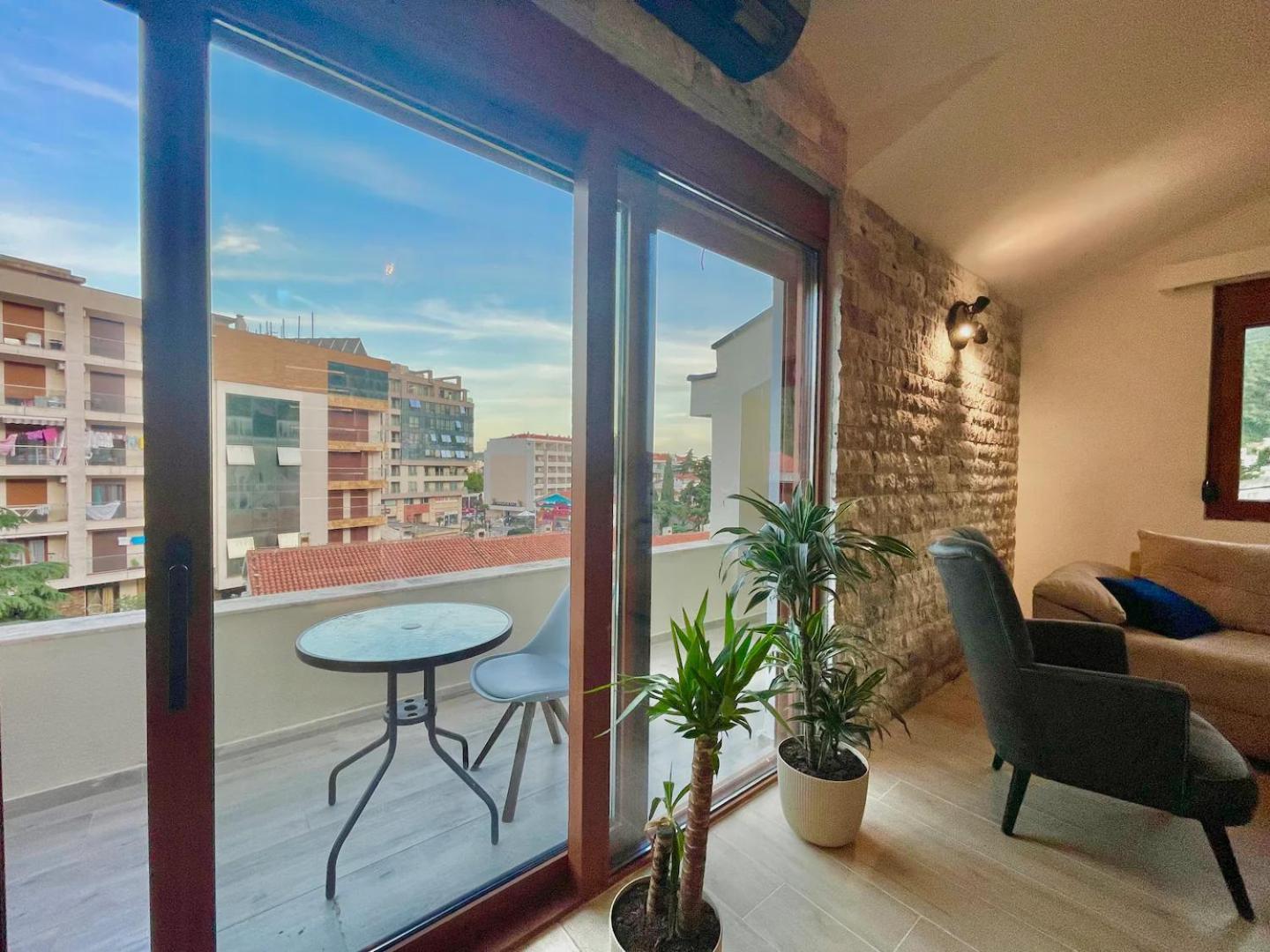 Perfect 2-bd With Terrace Apartment *